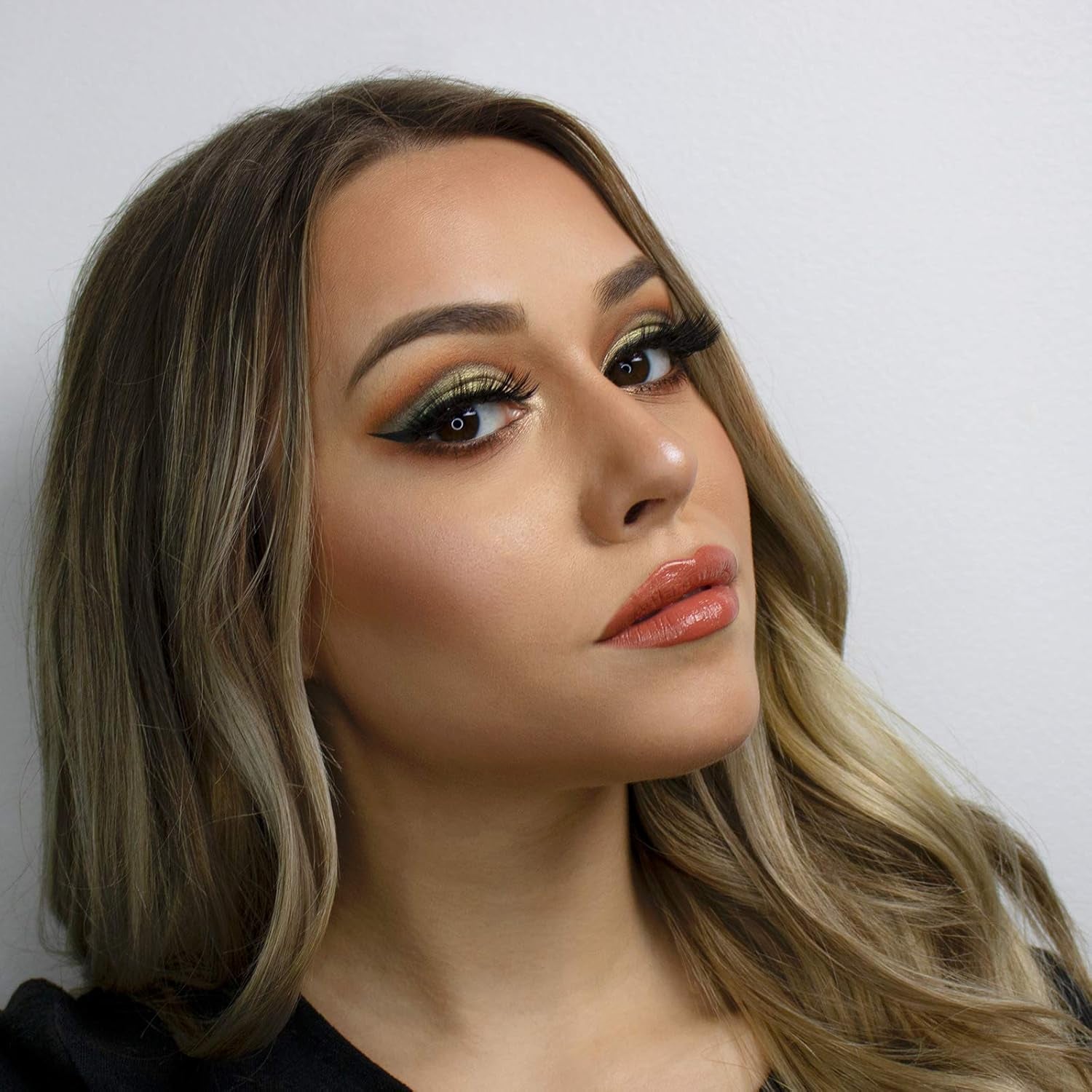 24 Eyeshadow Palette - Eye Makeup Palette with Matte, Shimmer and Metallic Finishes - Face Makeup Palette - Bondi - 2.5 Oz